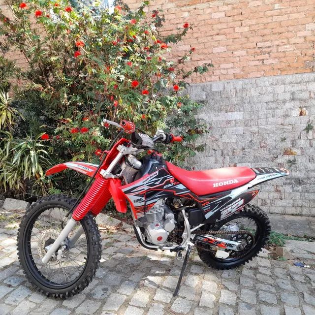 Honda CRF 230  Moto de trilha, Carros e motos, Capacetes para