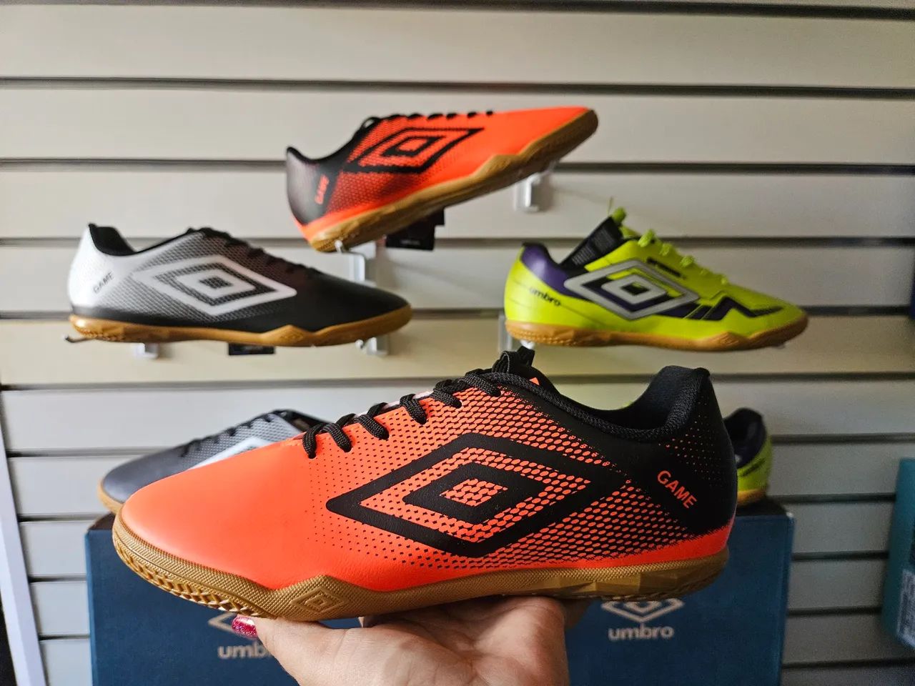 PROMOÇÃO CHUTEIRA FUTSAL UMBRO ORIGINAL-R$129.00 AVISTA. 