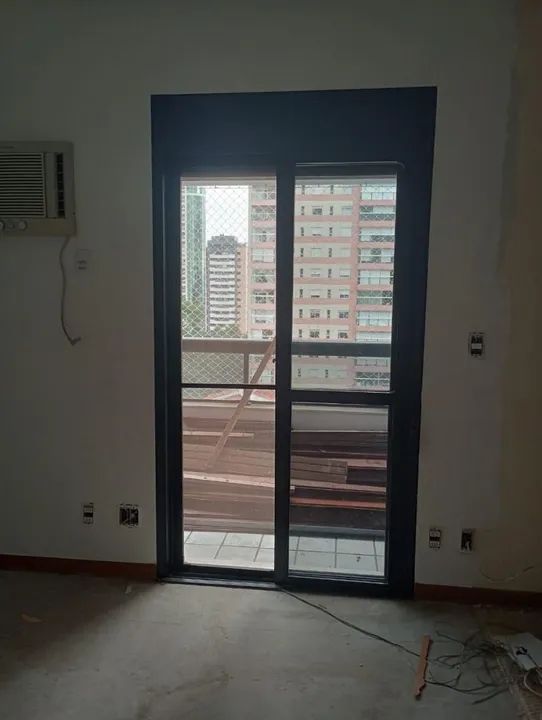Porta de vidro e alumínio