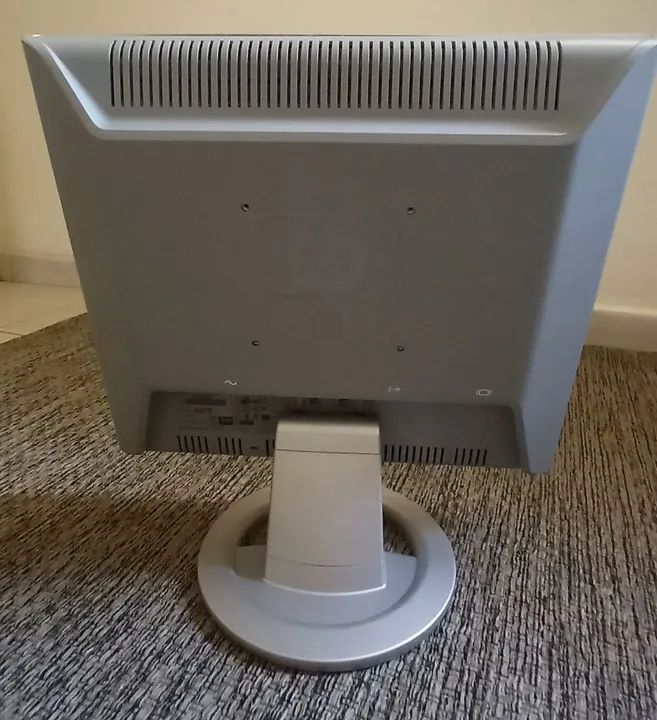 HP 17" LCD Monitor VGA - Foto 3