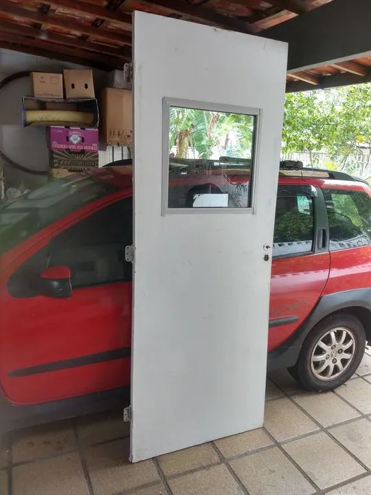 Porta com visor de vidro