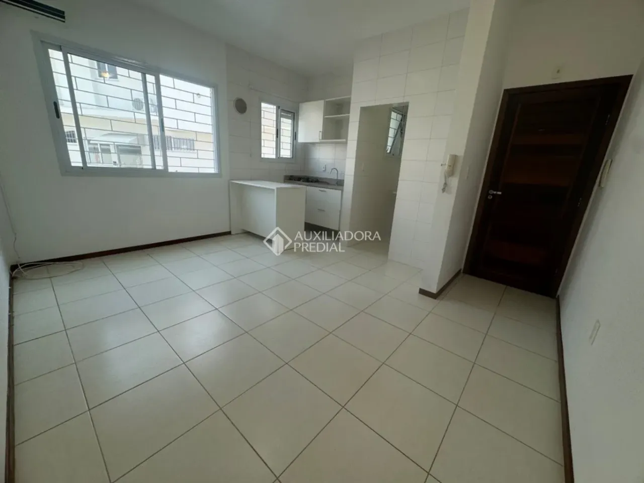 Apartamento de 2 dormitórios 55 m² privativos 1 vaga de garagem no bairro Carianos