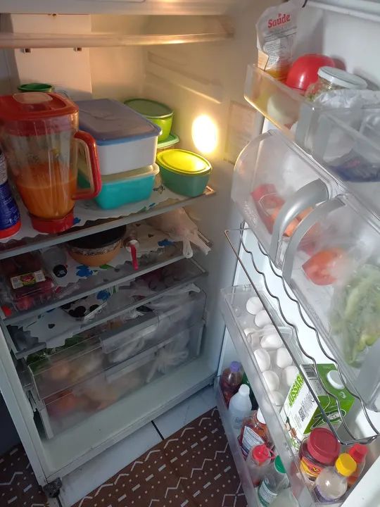 Vendo Geladeira - Ler Anúncio  - Foto 2