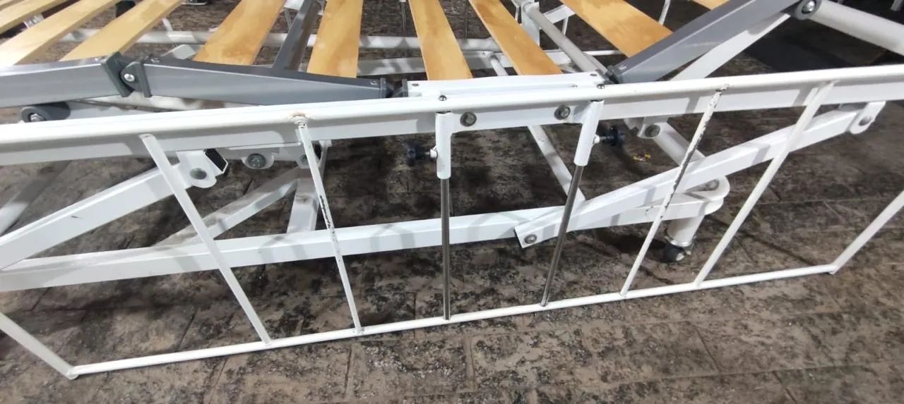 Cama Hospitalar Manual com Rodízios - Foto 4