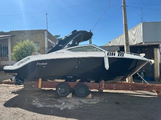 Lancha Focker 255 GTO Ano 2022 com motor de Centro Mercruiser 260HP Carreta de Enc