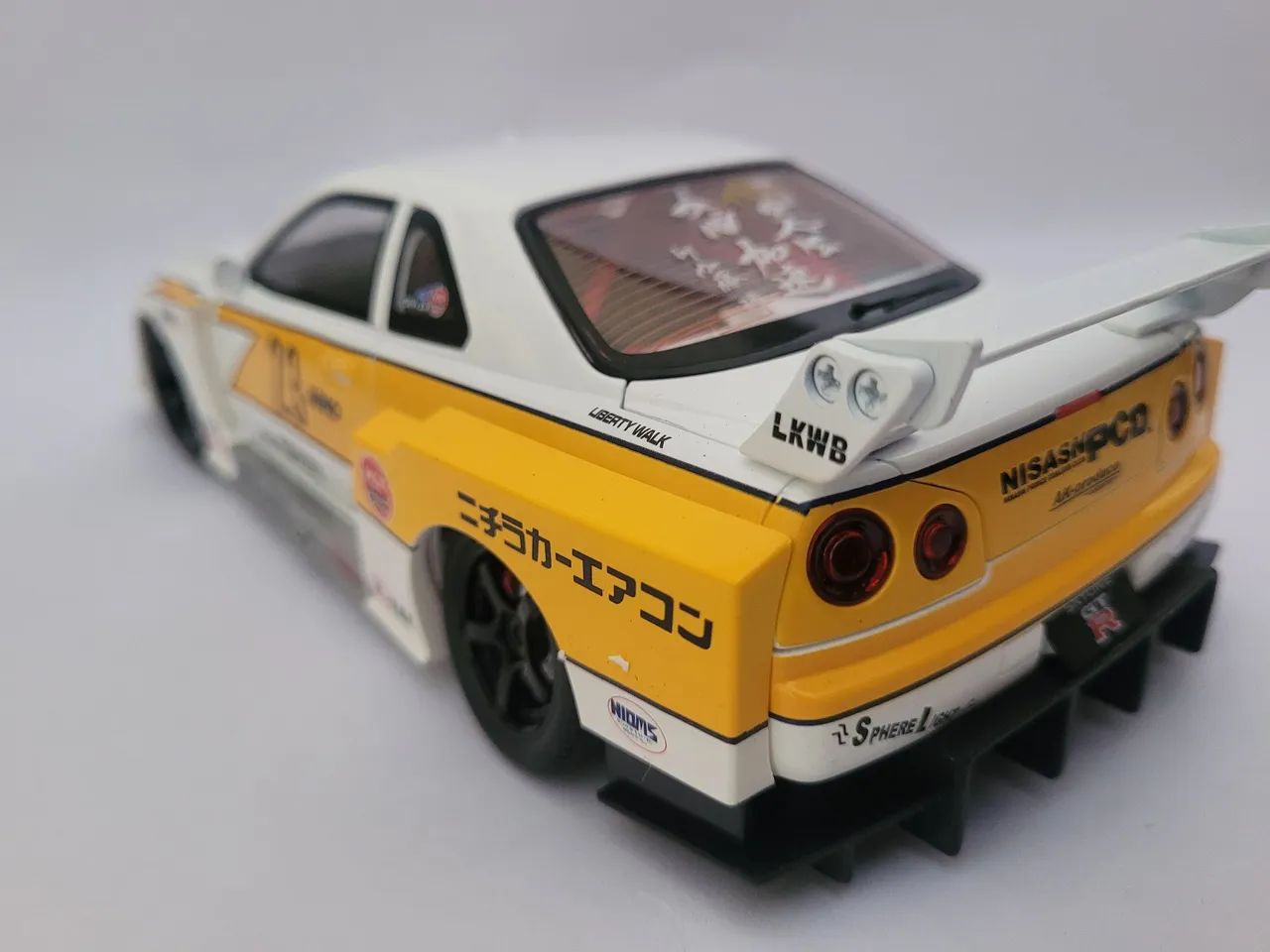 Nissan skyline r34 liberty walk 1/24 - Foto 3