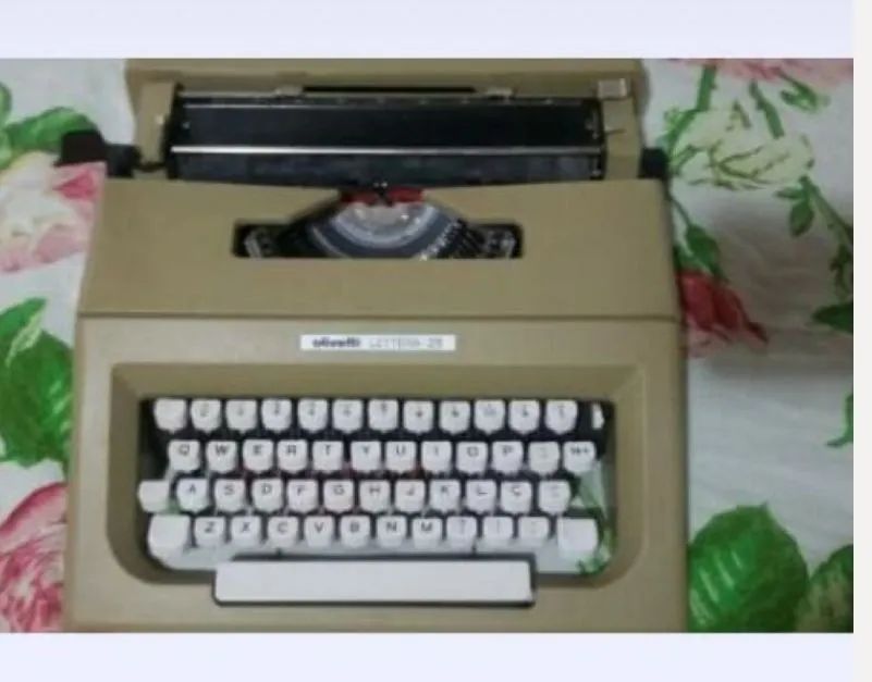Máquina de escrever vintage ollivete