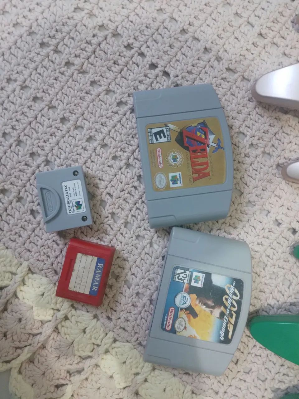 Controle original de nitendo 64 com mais 2 jogos de nitendo 64