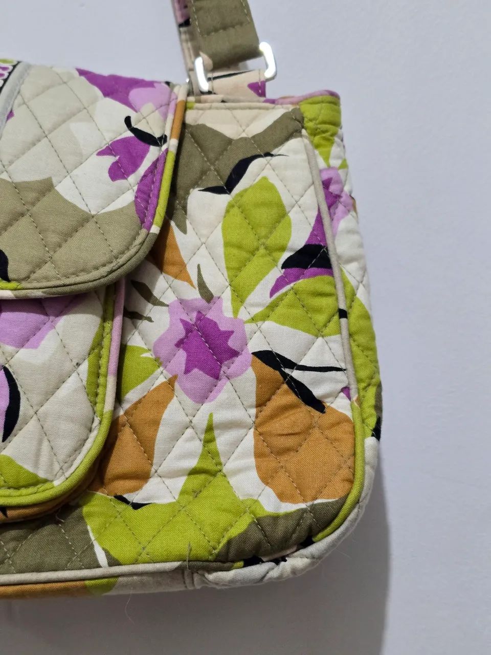 Bolsa de ombro estampada Floral - Vera Bradley - Foto 4