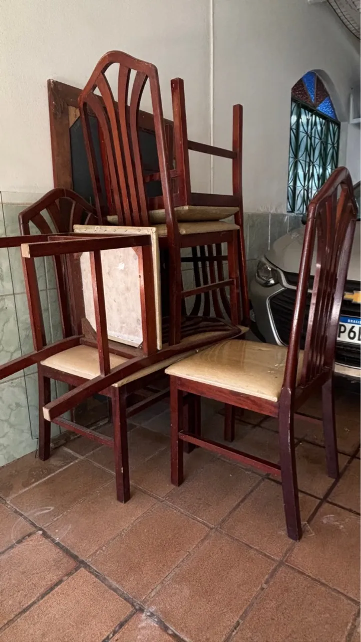 Cadeiras de Jantar em Madeira e estofado