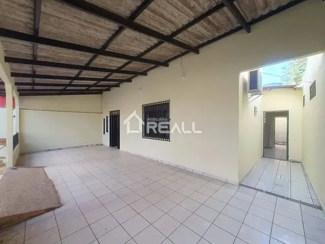 Casa para alugar com 3 quartos, 1 suite, 2 vagas e 1 banheiro.