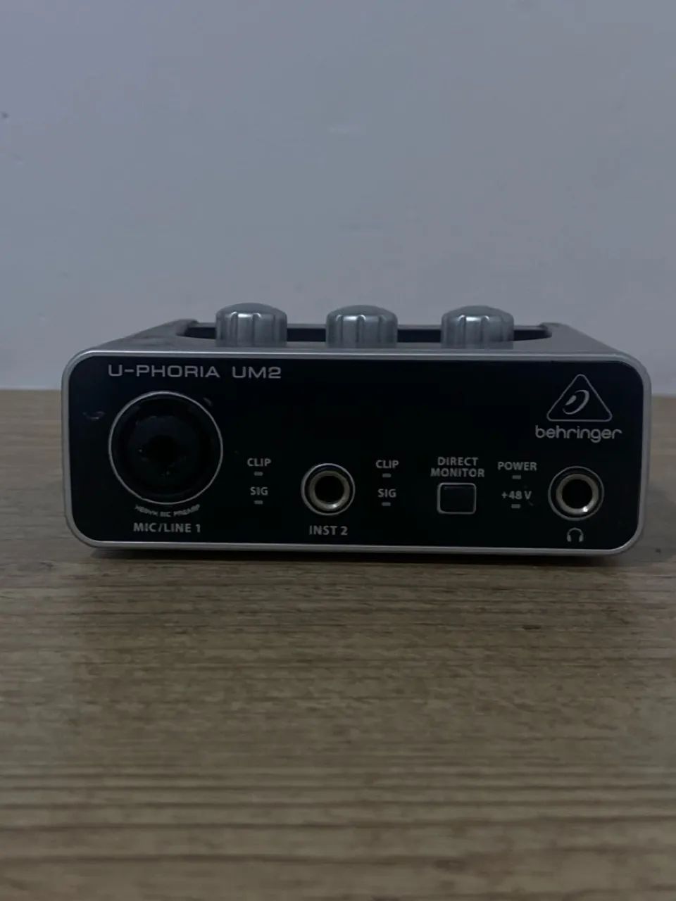 Interface de áudio behringer um2 ótima para home estúdio  - Foto 2