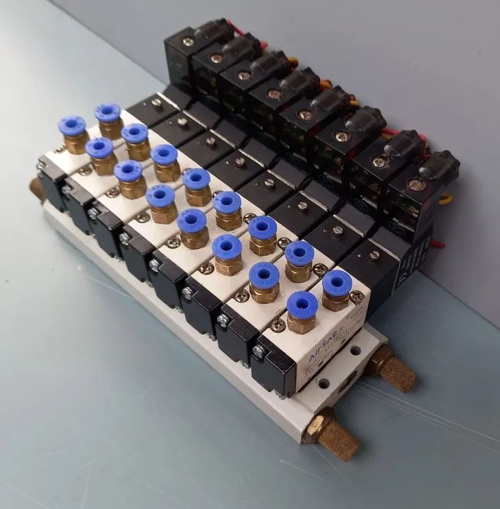 Bloco Manifold Pneumático 8 válvulas 5/2 vias - Foto 3