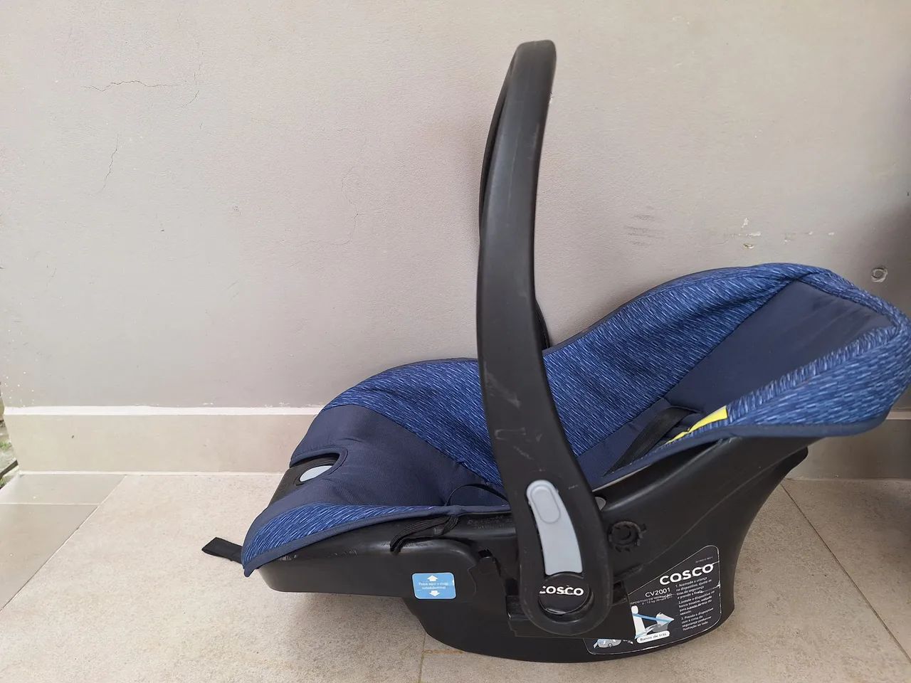 Bebê conforto Cozco azul marinho. - Foto 2