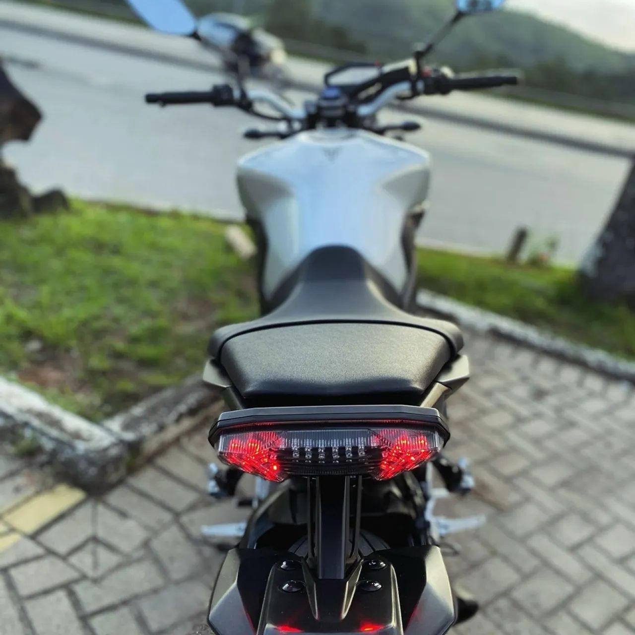 YAMAHA MT-09 ABS 17/17 8 mil em acessórios  - Foto 4