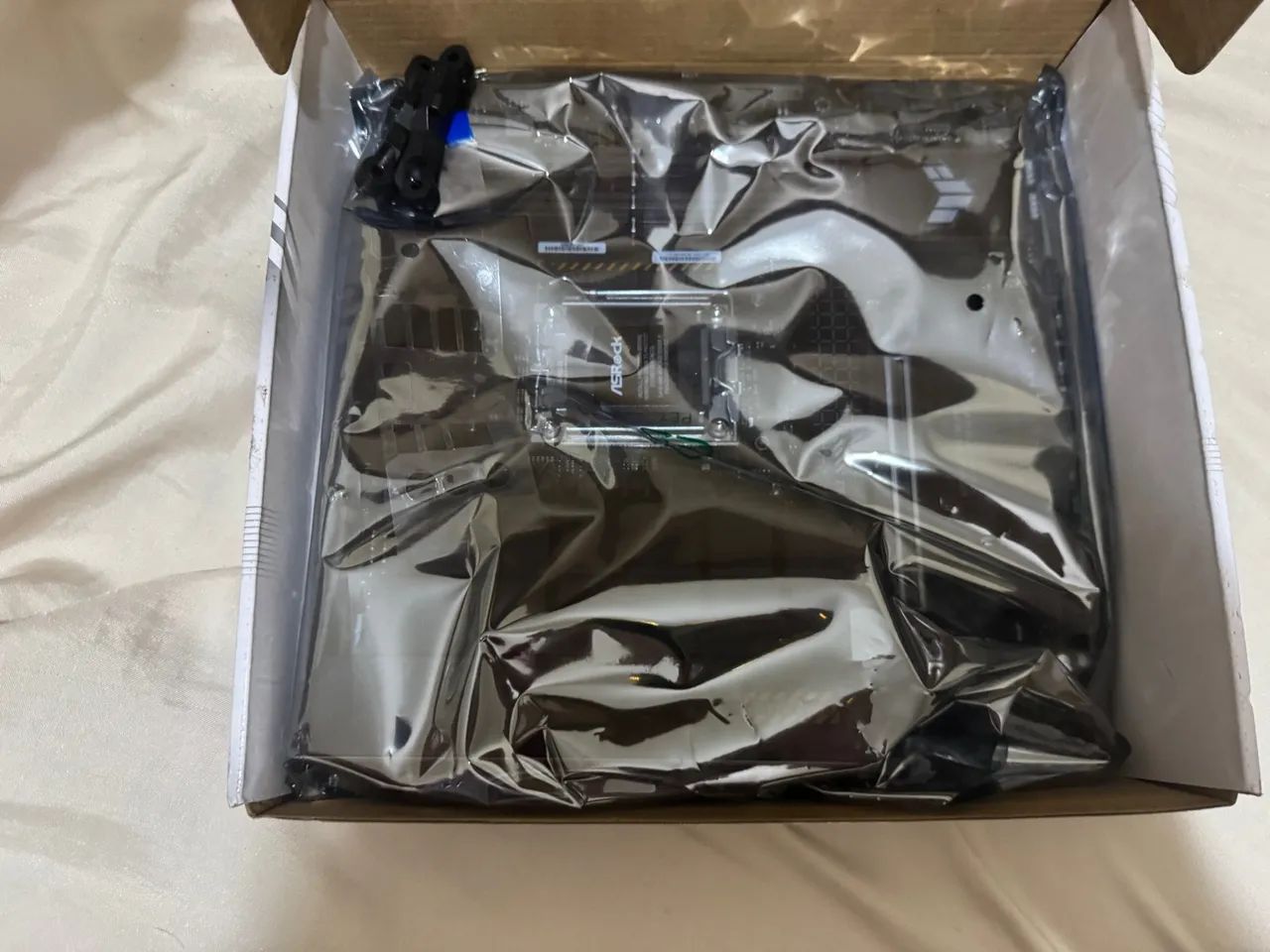 Placa-Mãe ASUS TUF GAMING B650M-PLUS - Foto 2