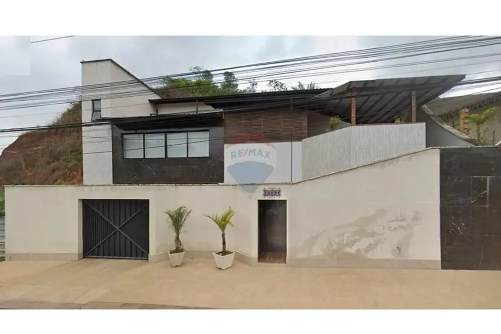 "Luxo e Conforto: Bela casa em São José"
