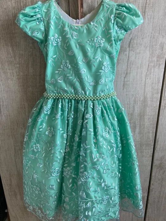 Vestido de renda verde claro com detalhes em pérolas - Foto 5