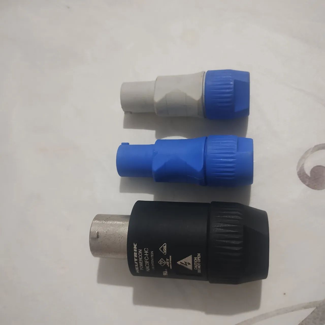 Conector Neutrik PowerCon NAC3FC-HC - Foto 2