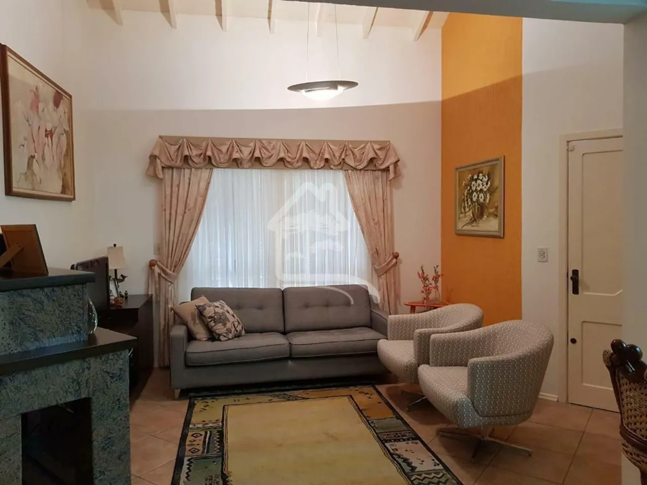 LINDA CASA PRÓXIMO AO LAGO NEGRO