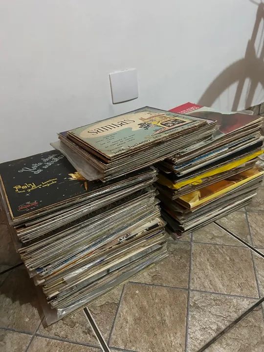 Coleção de Discos 220 Vinil Antigos -  Urgente - Foto 2