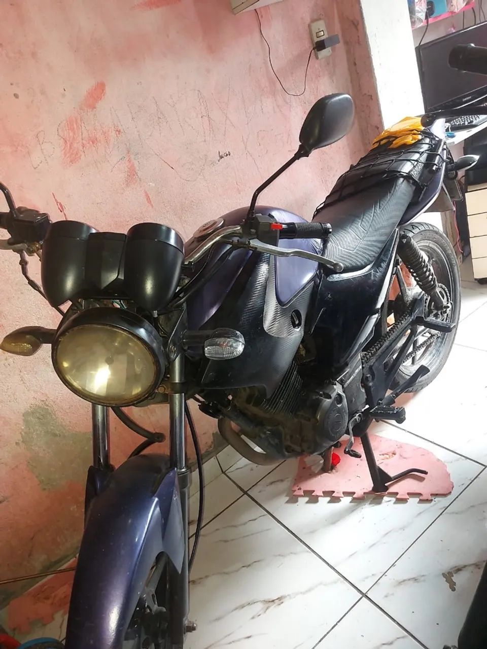 Moto factor 125 roxa
