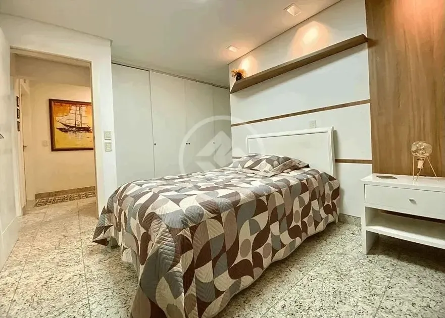 Apartamento com quatro dormitórios, sendo duas suítes e uma master com closet e banheira c