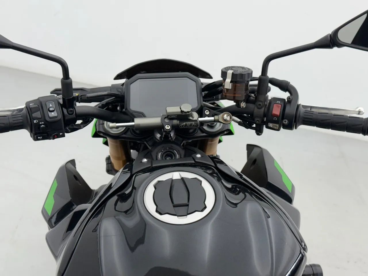 KAWASAKI Z900 R EDITION 2023 - 3.950 KM - ACESSÓRIOS  - Foto 13