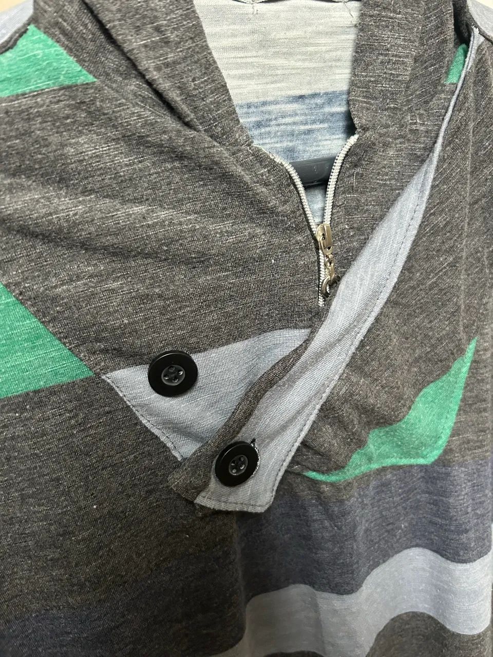 Blusa manga longa com capuz  - Foto 2