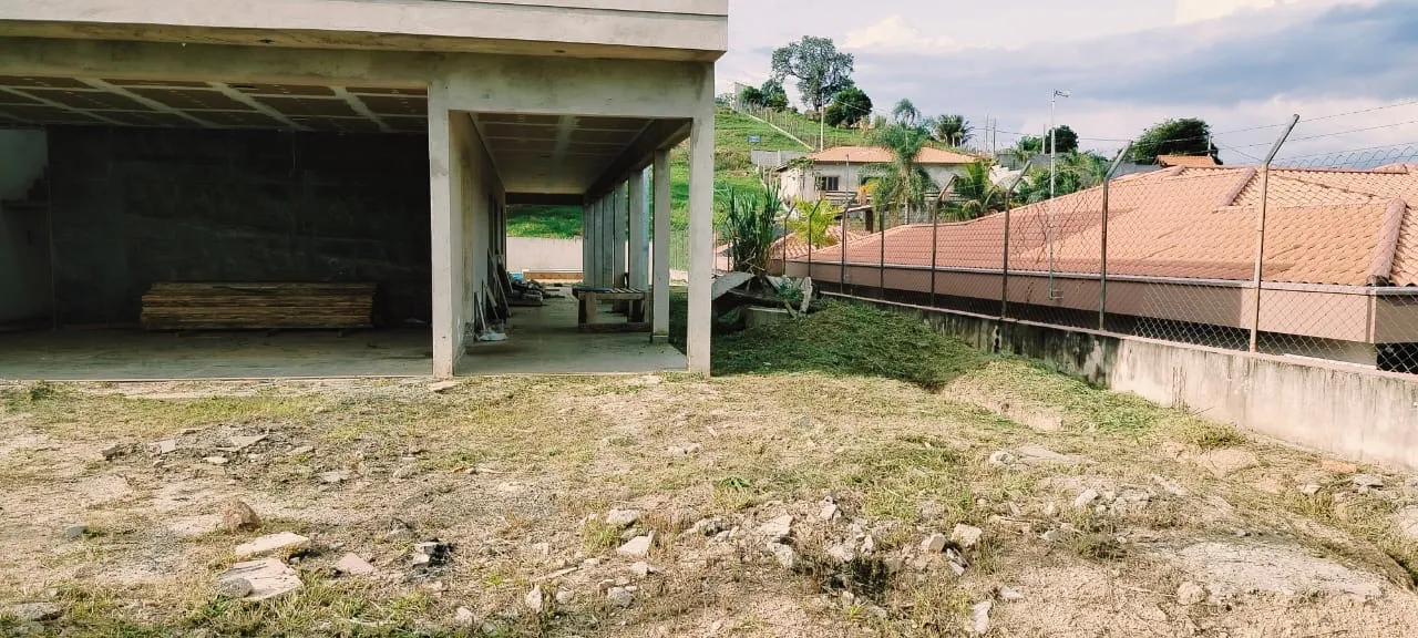 Vendo chácara em fase de acabamento