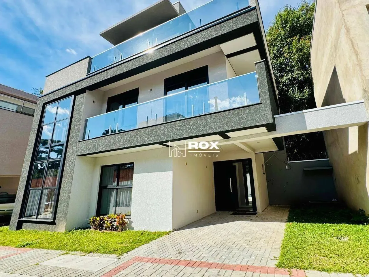 Casa nova e mobiliada com 3 quartos para alugar, 133 m² por R$ 15.000/mês - Santa Felicida