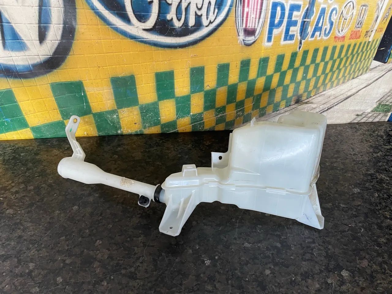 Reservatório de água limpador de pára-brisa GM tracker lt 2023 26312528