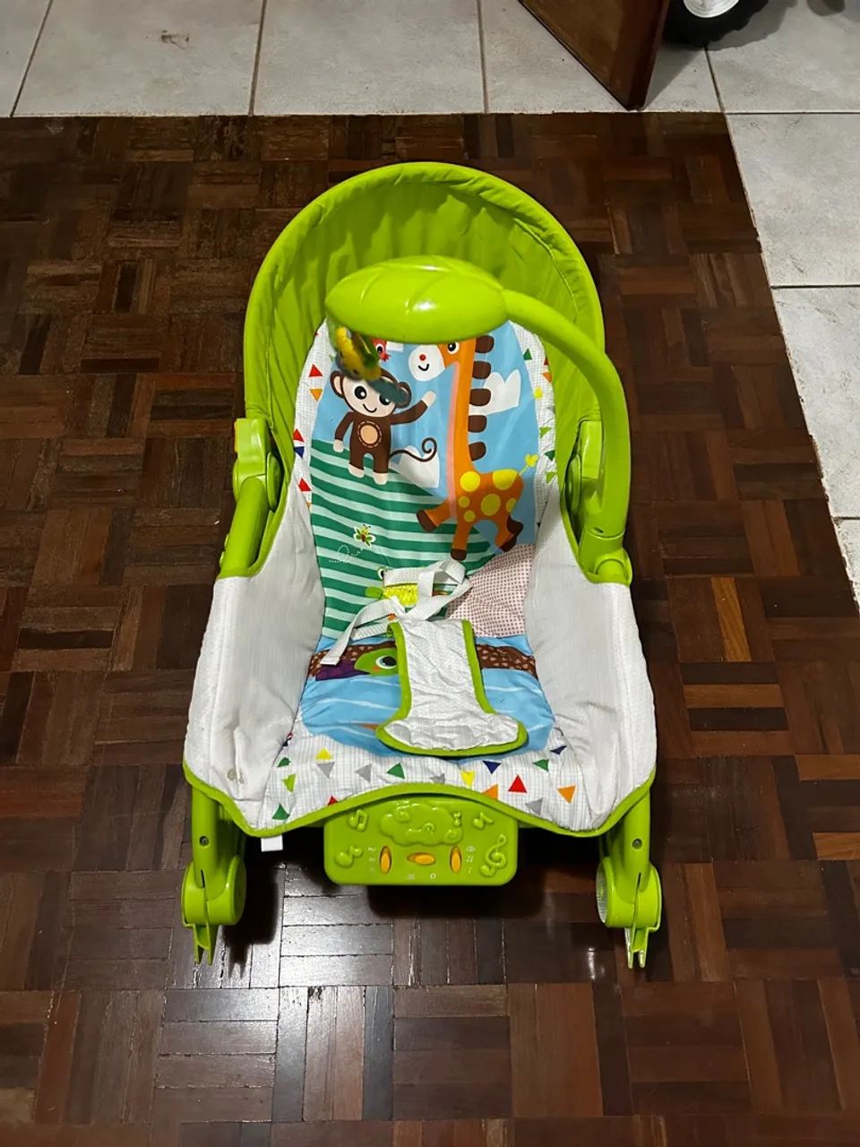 Cadeirinha de descanso para bebê com brinquedos - Foto 2