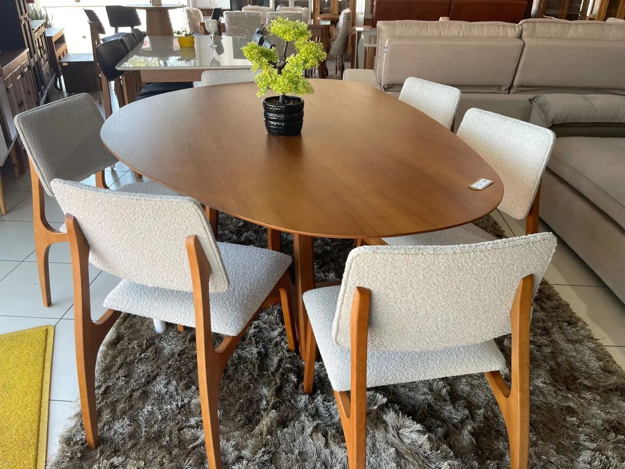 Mesa de jantar organica com 6 cadeiras estofadas - Foto 2
