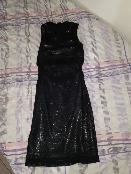 Vestido labellamafia preto brilhoso - Foto 4