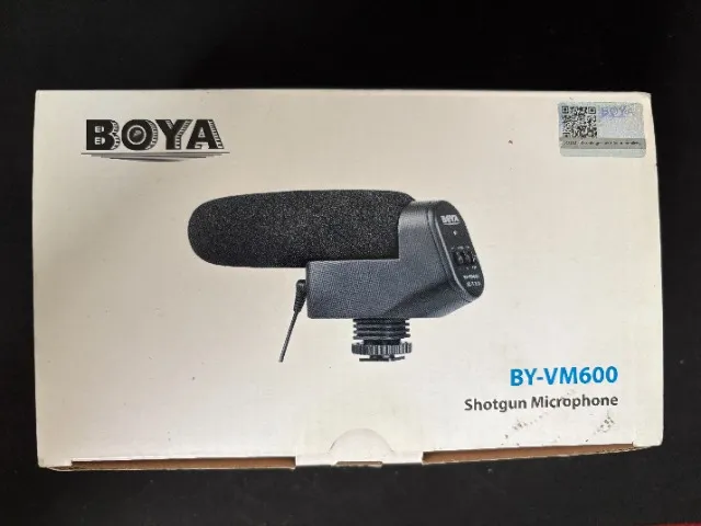 Microfone Shotgun BOYA BY-VM600 Direcional Para Dslrs Cor Preto