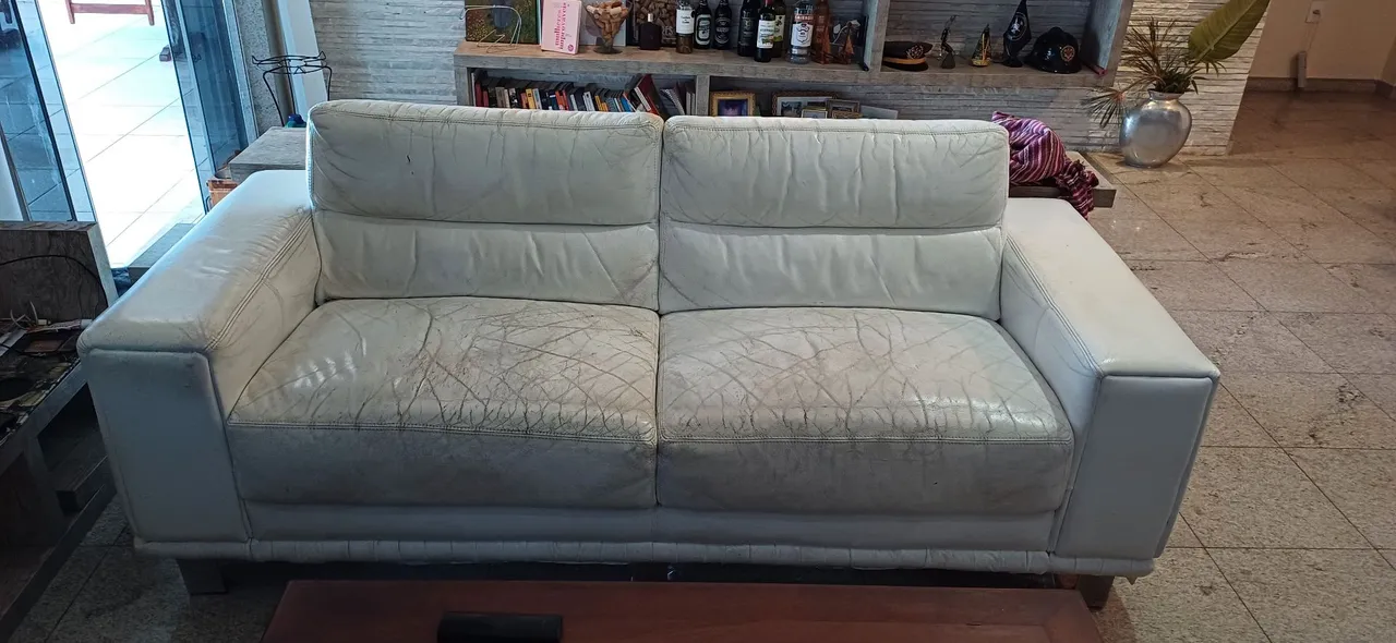 Sofá de Couro Branco