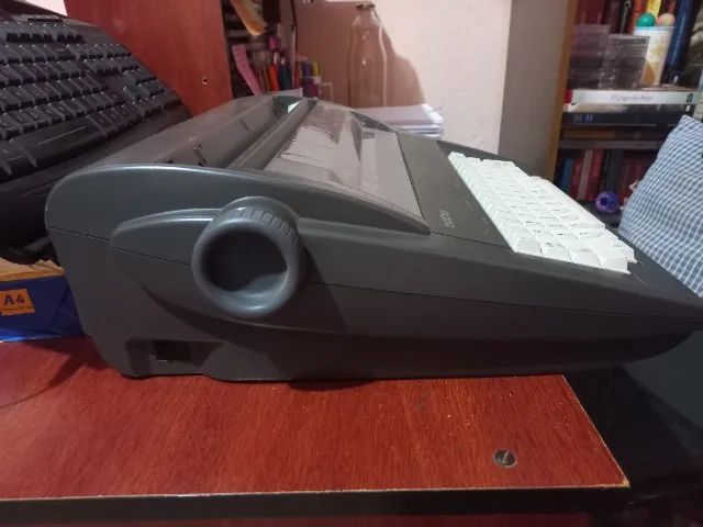 Máquina de escrever antiga64319325422851123