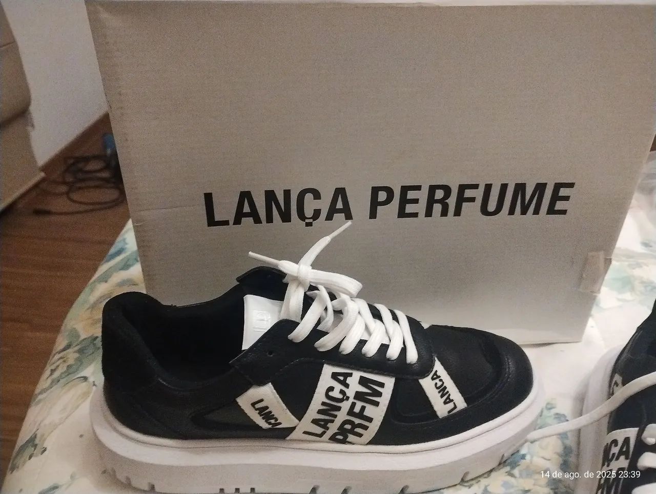 TENIS RECORTES FEMININOS LANCA PERFUME ( NOVO NUNCA USADO)