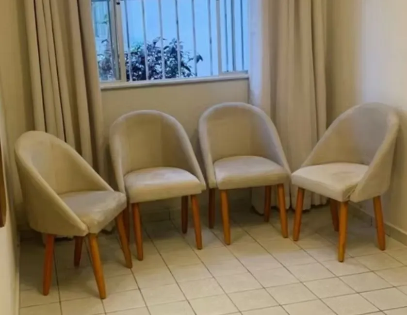 Conjunto de 6 Cadeiras de Jantar. Novas. 400,00 cada cadeira.