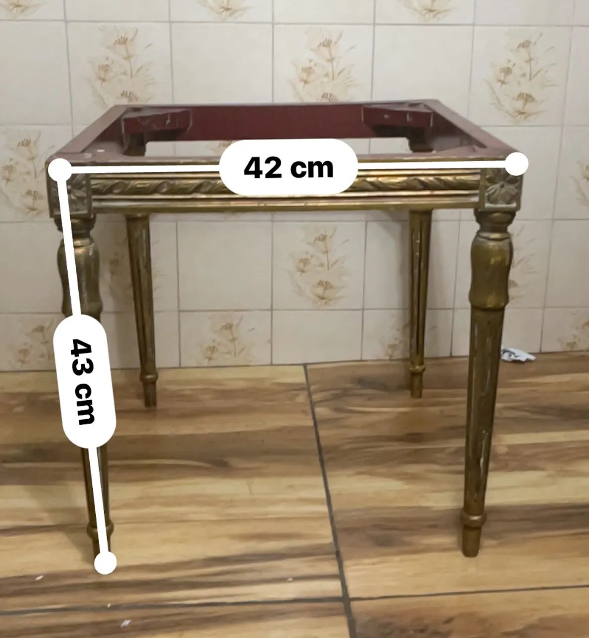 Mesa Decorativa Clássica antiga, sem a tampa