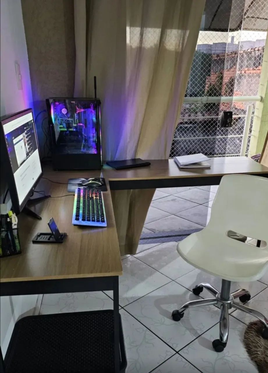 Mesa em L para estudo64750515384706120