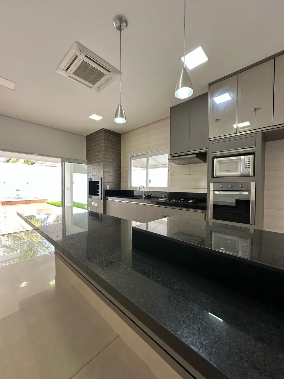 Imóvel para aluguel com 201 metros quadrados com 3 quartos em Condomínio Belvedere - Cuiab