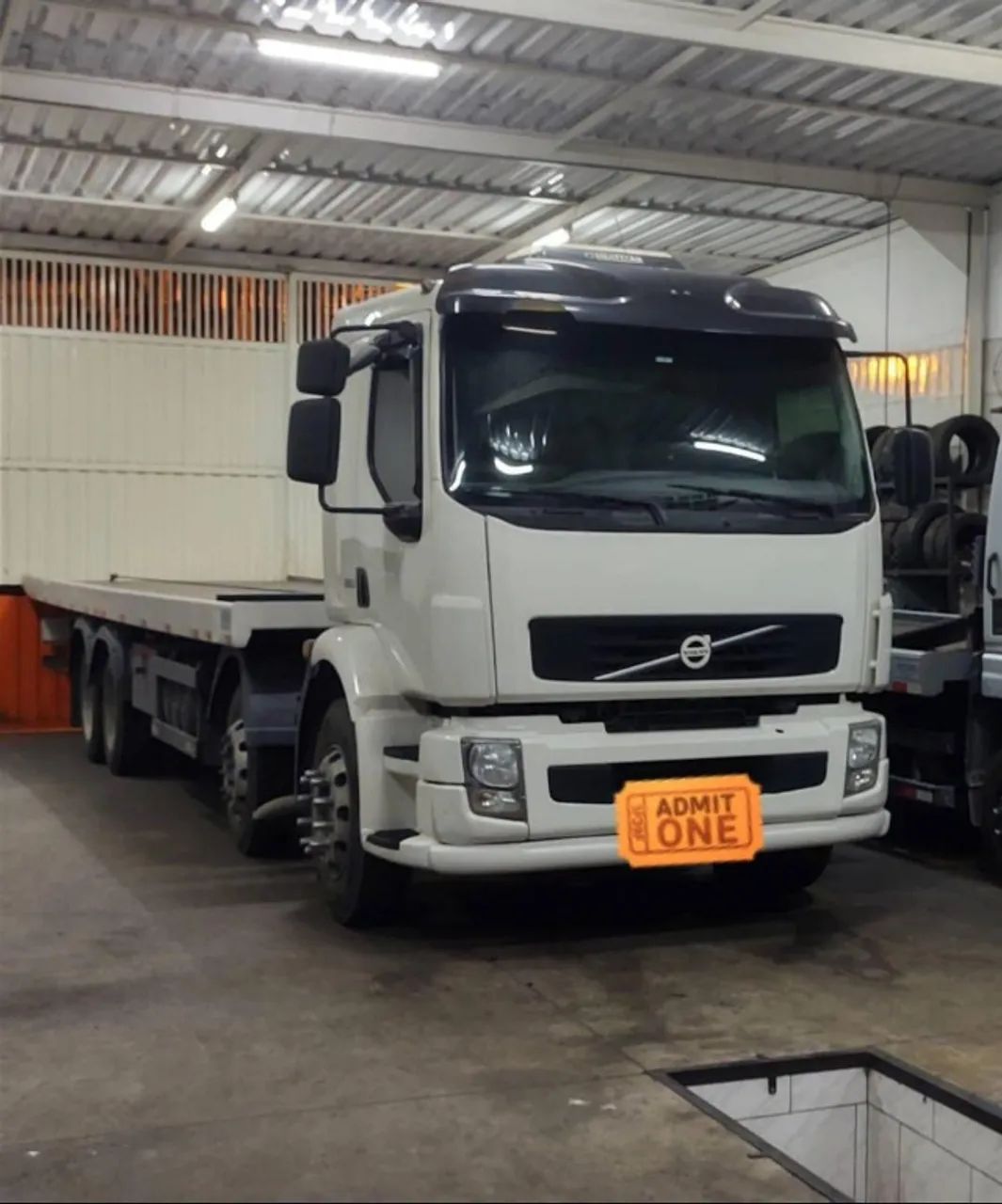 VENDO OU TROCO POR IMOVEL VOLVO VM 260 2011 PLATAFOR GUINCHO BITRUCK - Foto 4