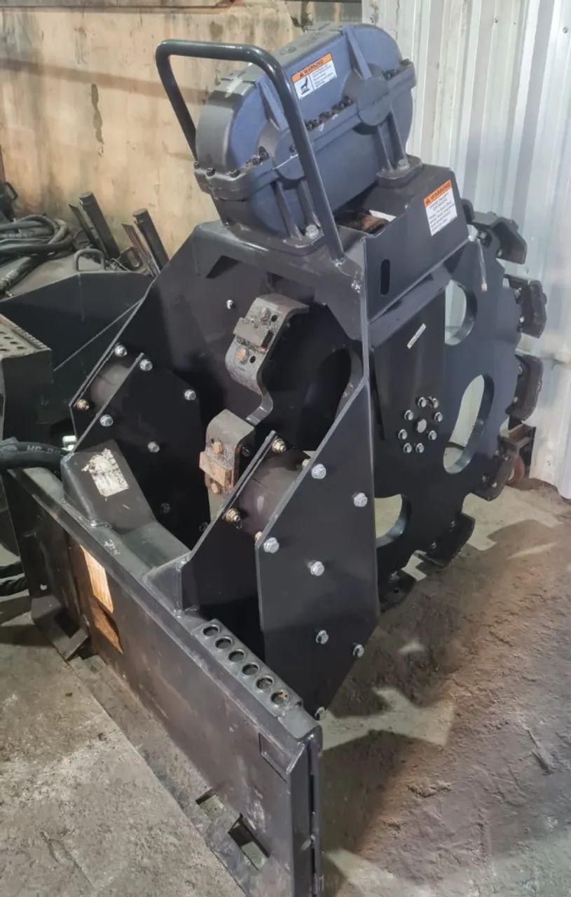 Implemento Compactador De Valeta Marca Bobcat Semi Novo - Foto 2