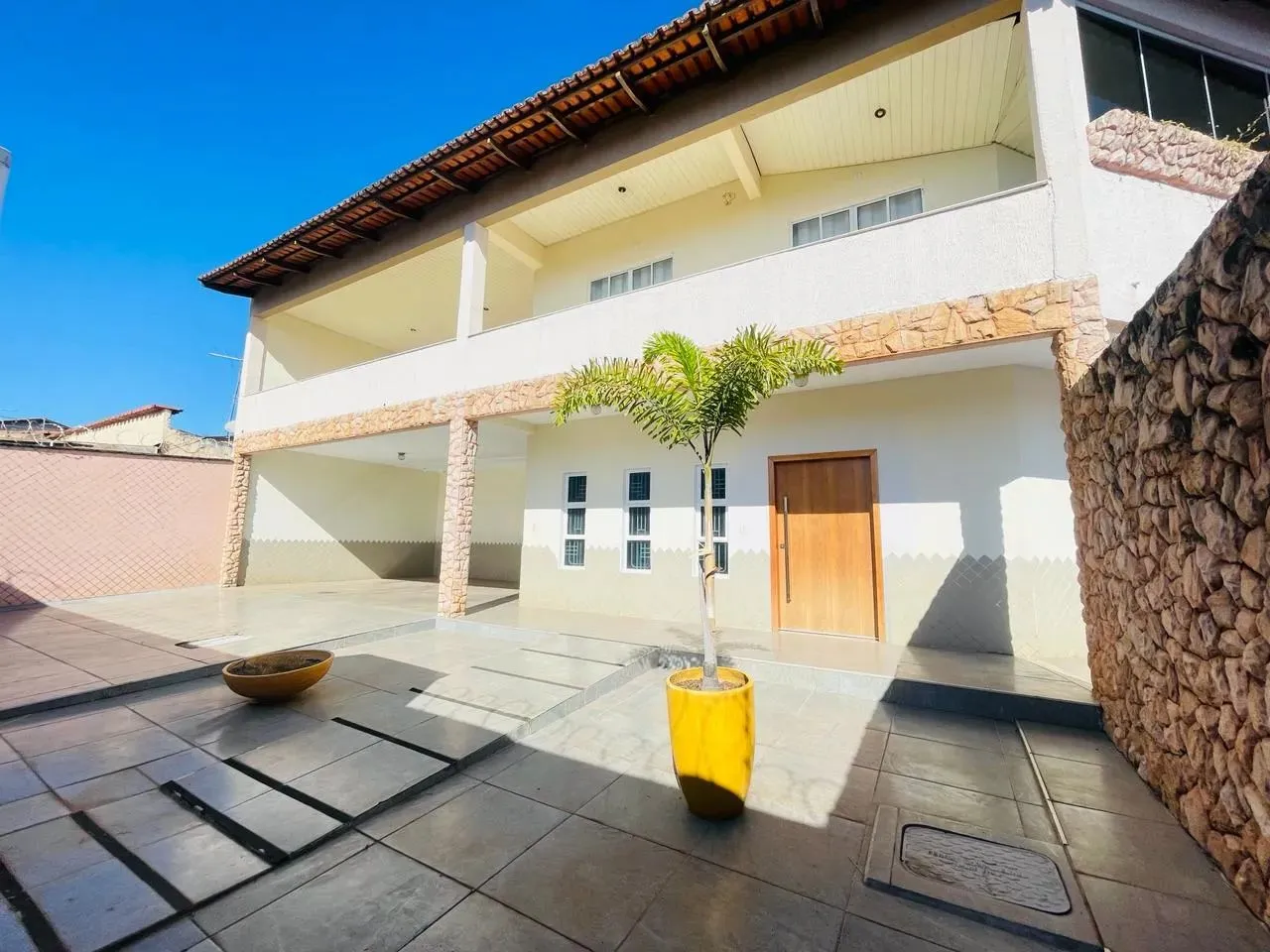 Vend sobrado 410m2, com 4 quartos, 2 suítes, 4 vagas no Setor Marista - Goiânia - GO