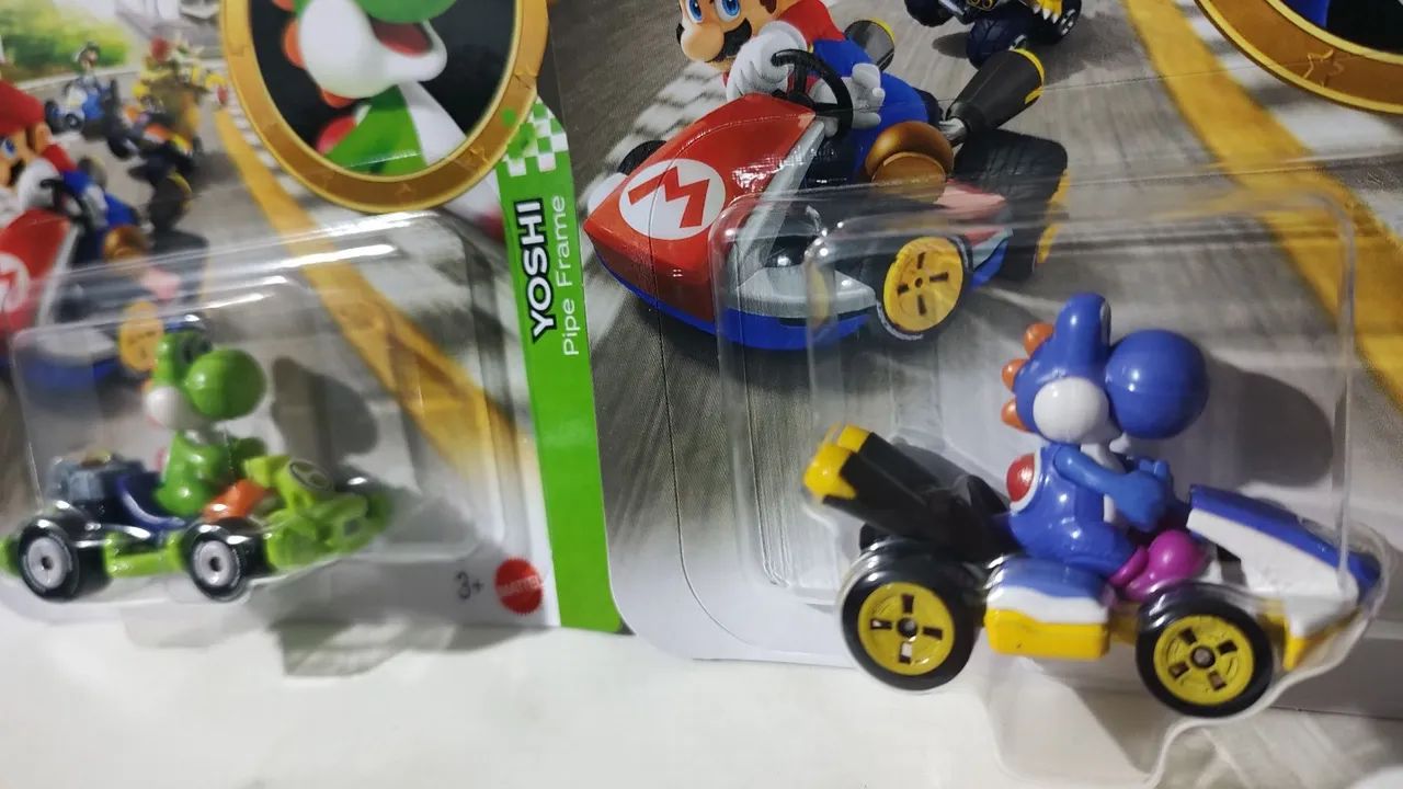 2 Hot Wheels Mario Kart Yoshi e Blue Yoshi - Foto 3