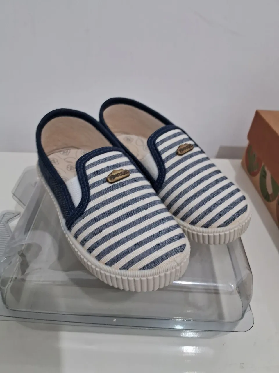 Tênis Infantil Unissex - Pimpolho. Listrado Azul e Branco