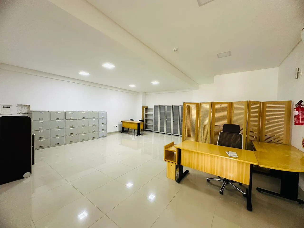 Sala Comercial para Aluguel Anual em Meia Praia - Itapema - SC