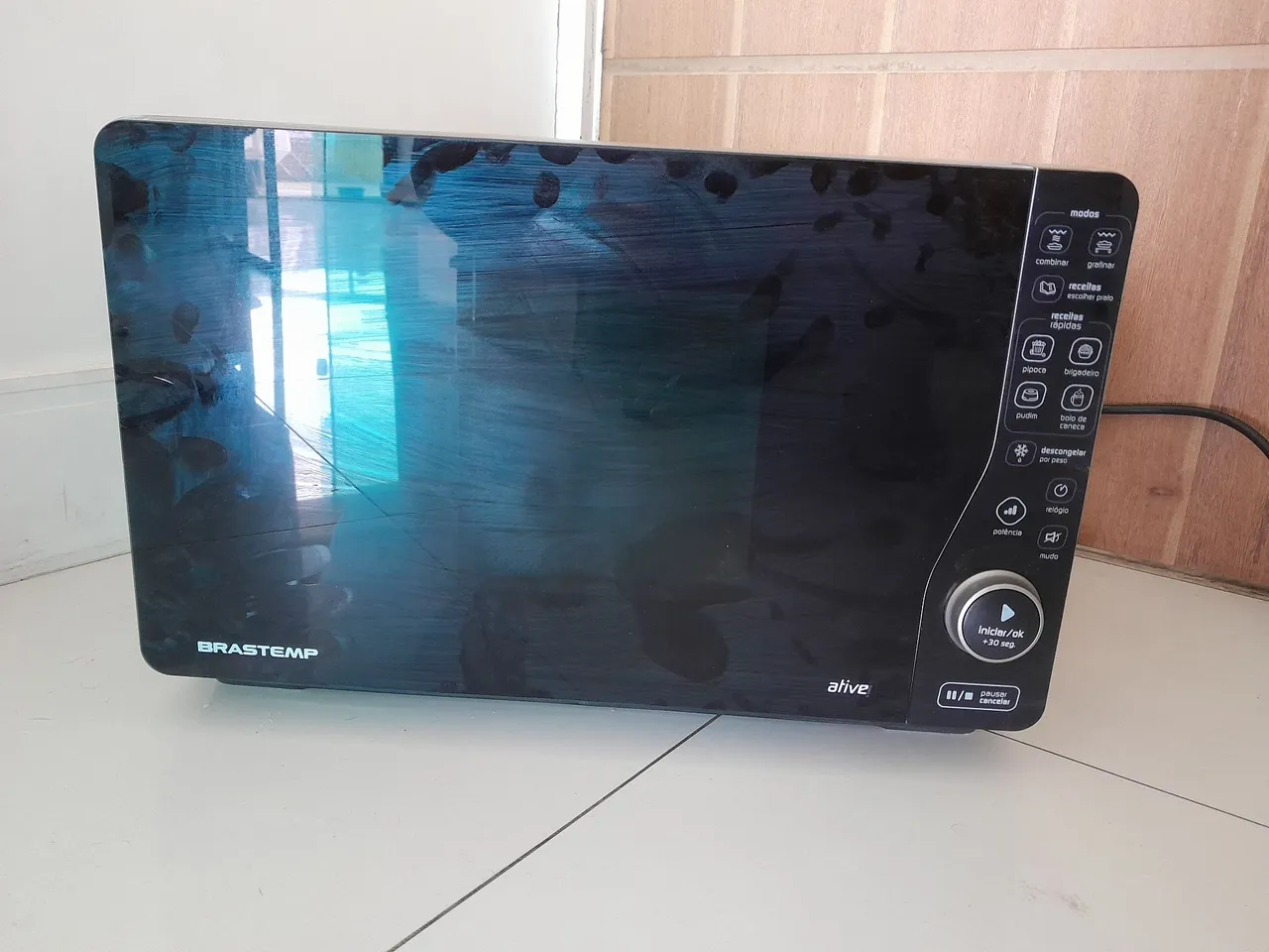 Microondas Brastemp modelo BMJ23ASANA